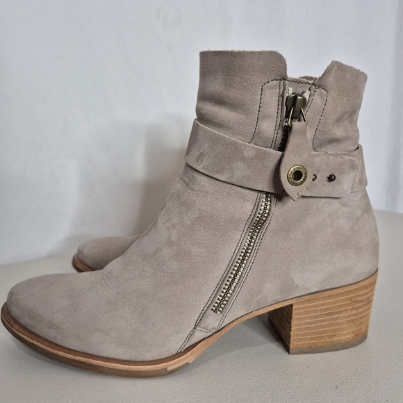 Paul Green Dallas Soft Sand Suede Side Zip Ankle Strap Detail Bootie - Size 8 - Picture 4 of 16